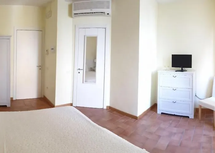 Dimora Paolina 3* Baschi